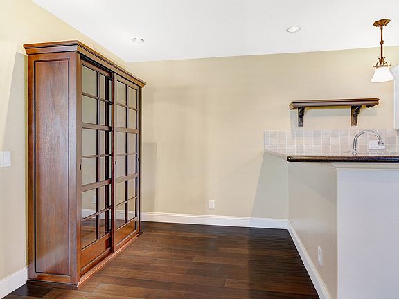 5th image of 1107 Crowne Dr
