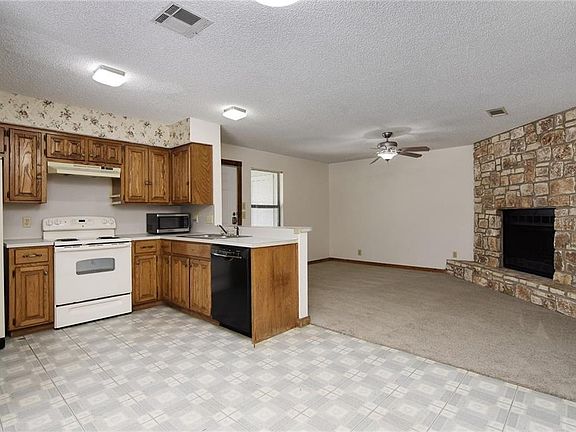 3rd image of 20800 Bonanza St APT B