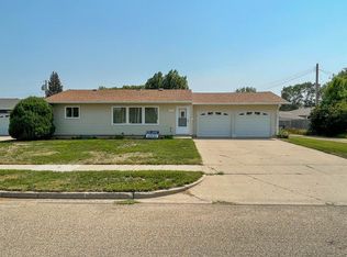 1516 2nd Ave E, Williston, ND 58801