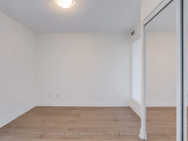 28 Ted Rogers Way #1212 — Photo 14