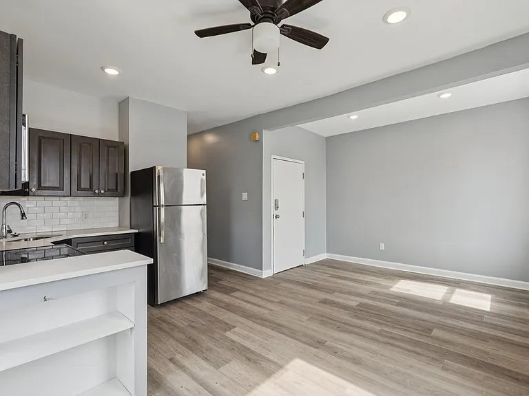 21 E Price St #2B — Photo 11