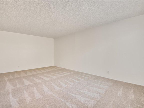4th image of 1089 Oakmont Dr #1