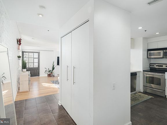 3rd image of 315 New St APT 701