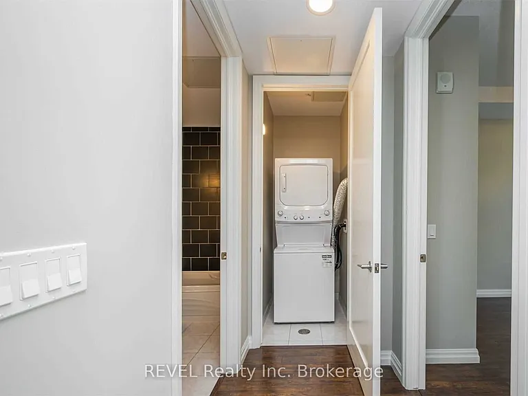 112 King St E #907 — Photo 22