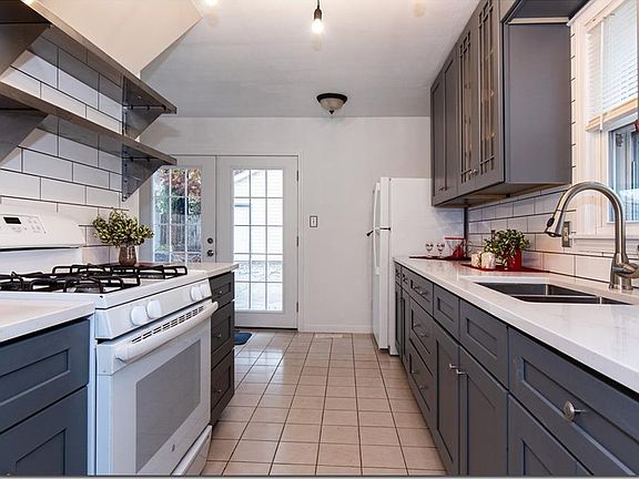 5th image of 18704 Rockland Ave