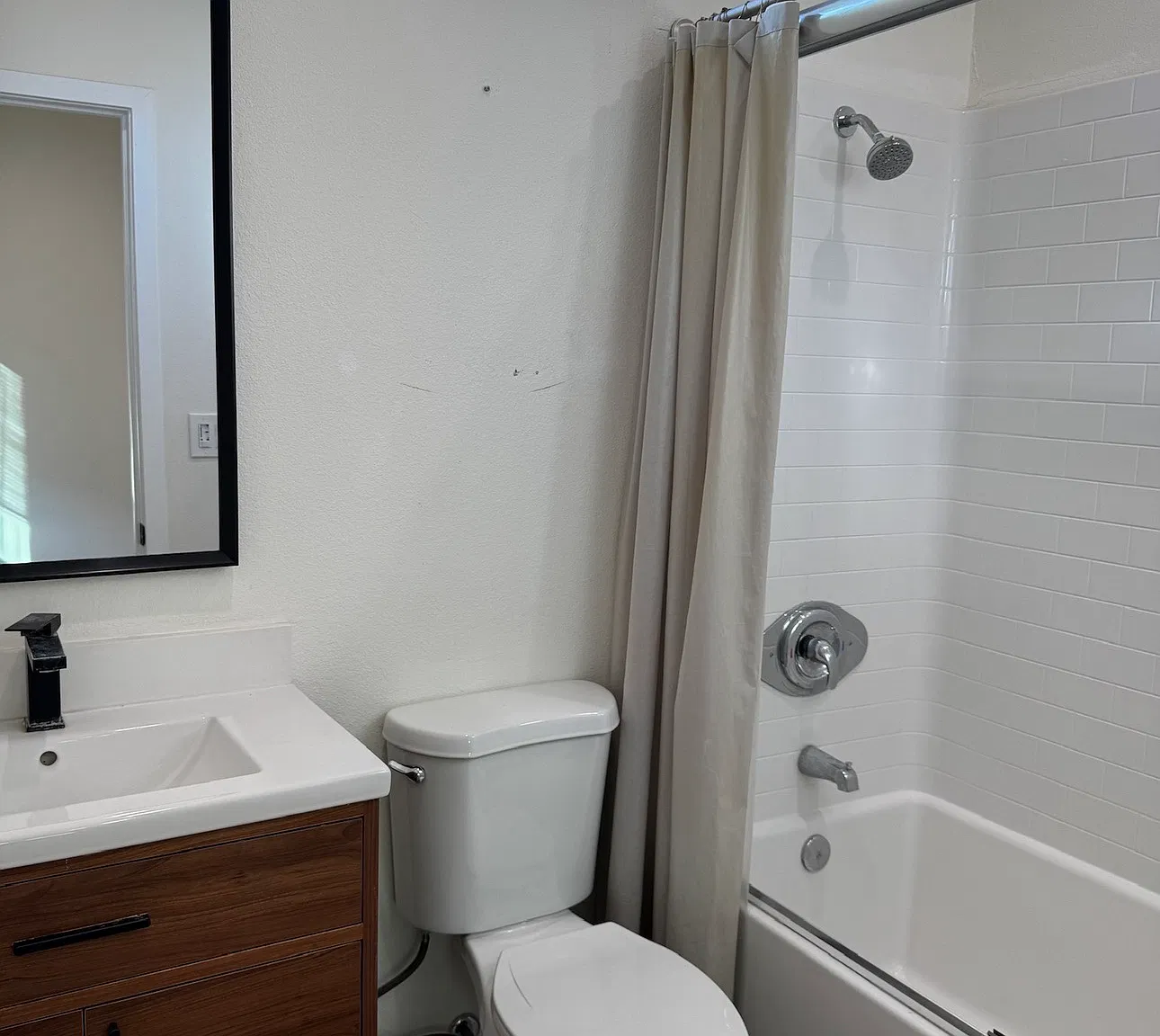 4 bed, $1,400 — Photo 3