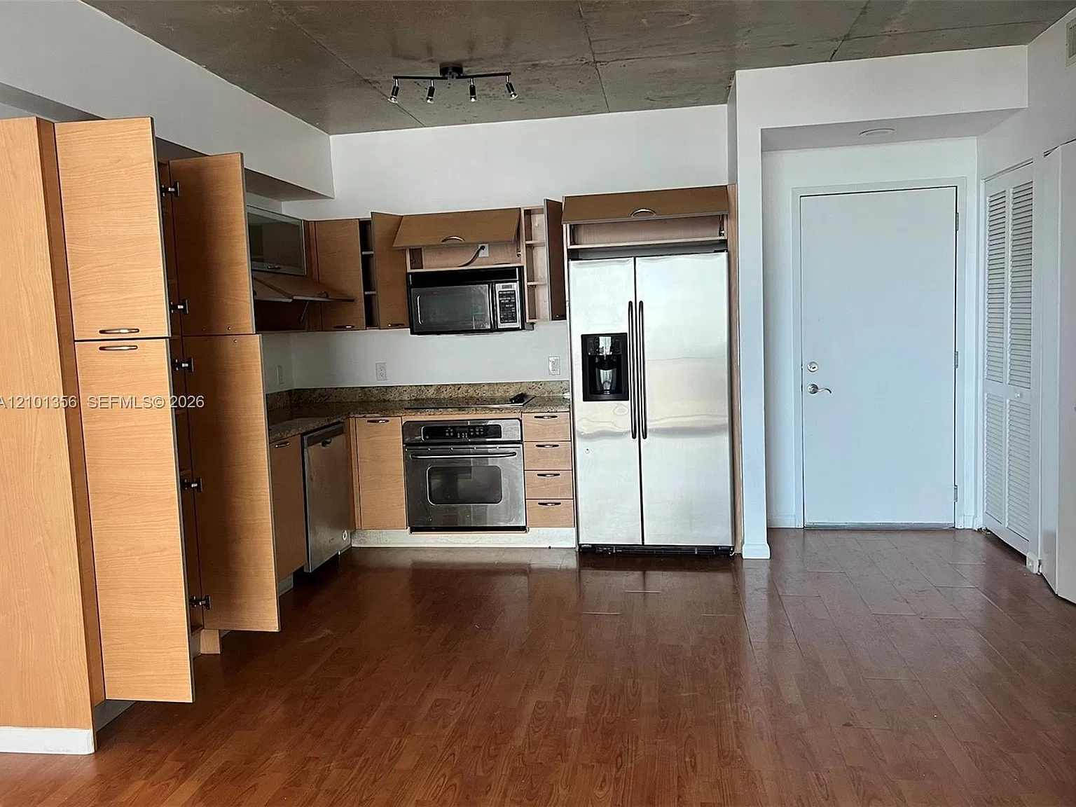 3180 SW 22nd Ter — Photo 4