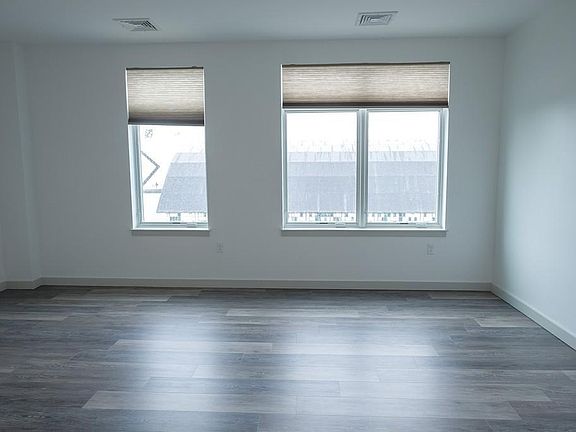 4th image of 180 Telford St Unit 305