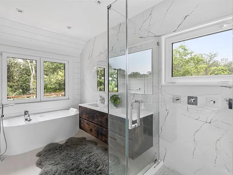 28 Canoe Place Rd — Photo 13