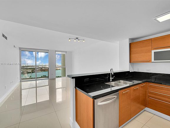4th image of 253 NE 2nd St APT 2307