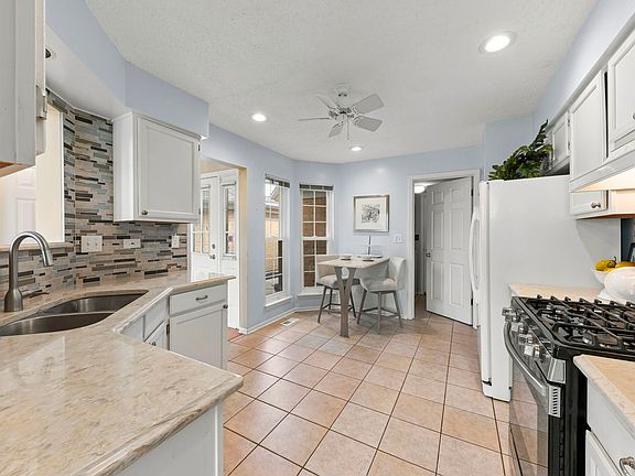 2nd image of 314 Cimarron Rd E