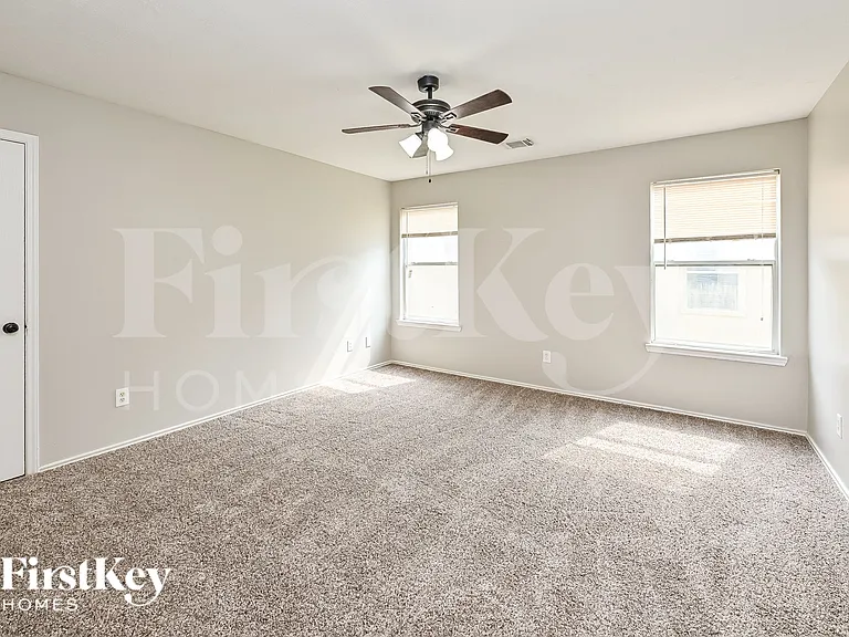 1319 Seagler Pond Ln — Photo 9