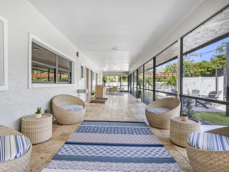 Palm Court at Wellington Apartments — Photo 22