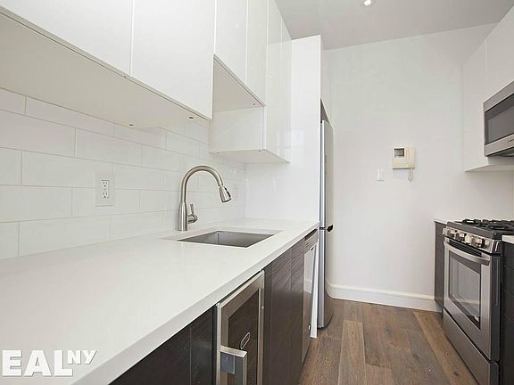 4th image of 130 Orchard St APT 52