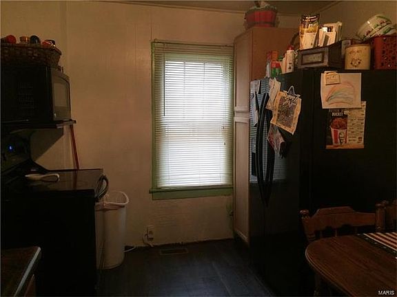5th image of 3432 Thomas Ave