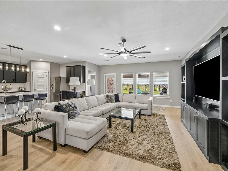 3335 Kendleshire Ln — Photo 12