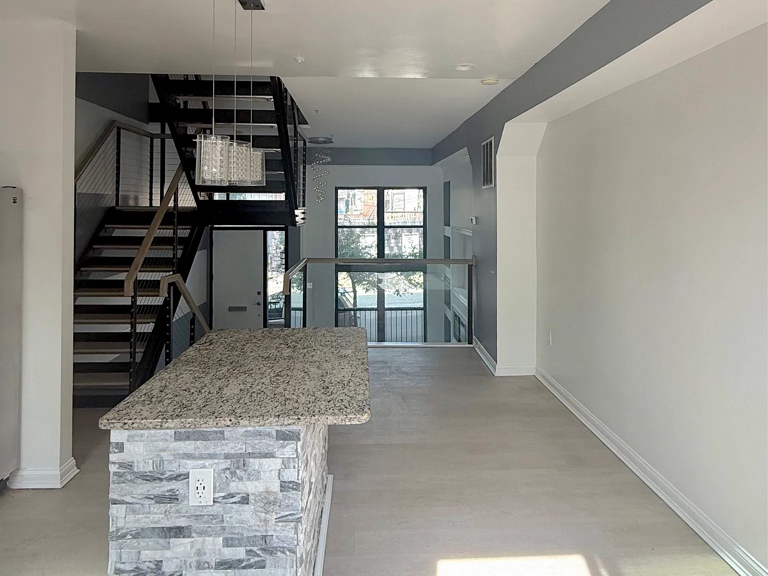 4 bed, 2.5 bath, 1572 sqft, $3,000 — Photo 4
