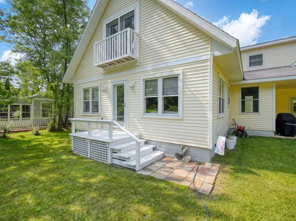 122 Channel Dr, Brooklyn, MI 49230