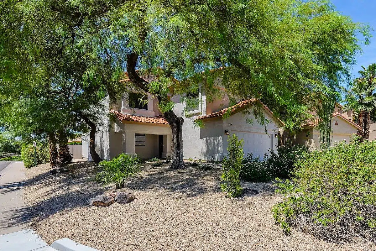 3 bed, 2.5 bath, 1647 sqft, $5,500 — Photo 3
