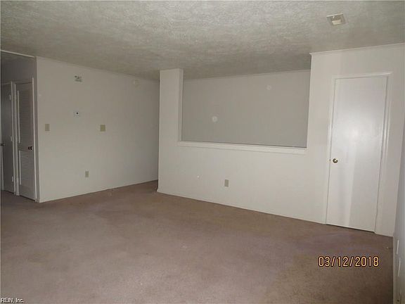 2nd image of 988 N King St APT 17