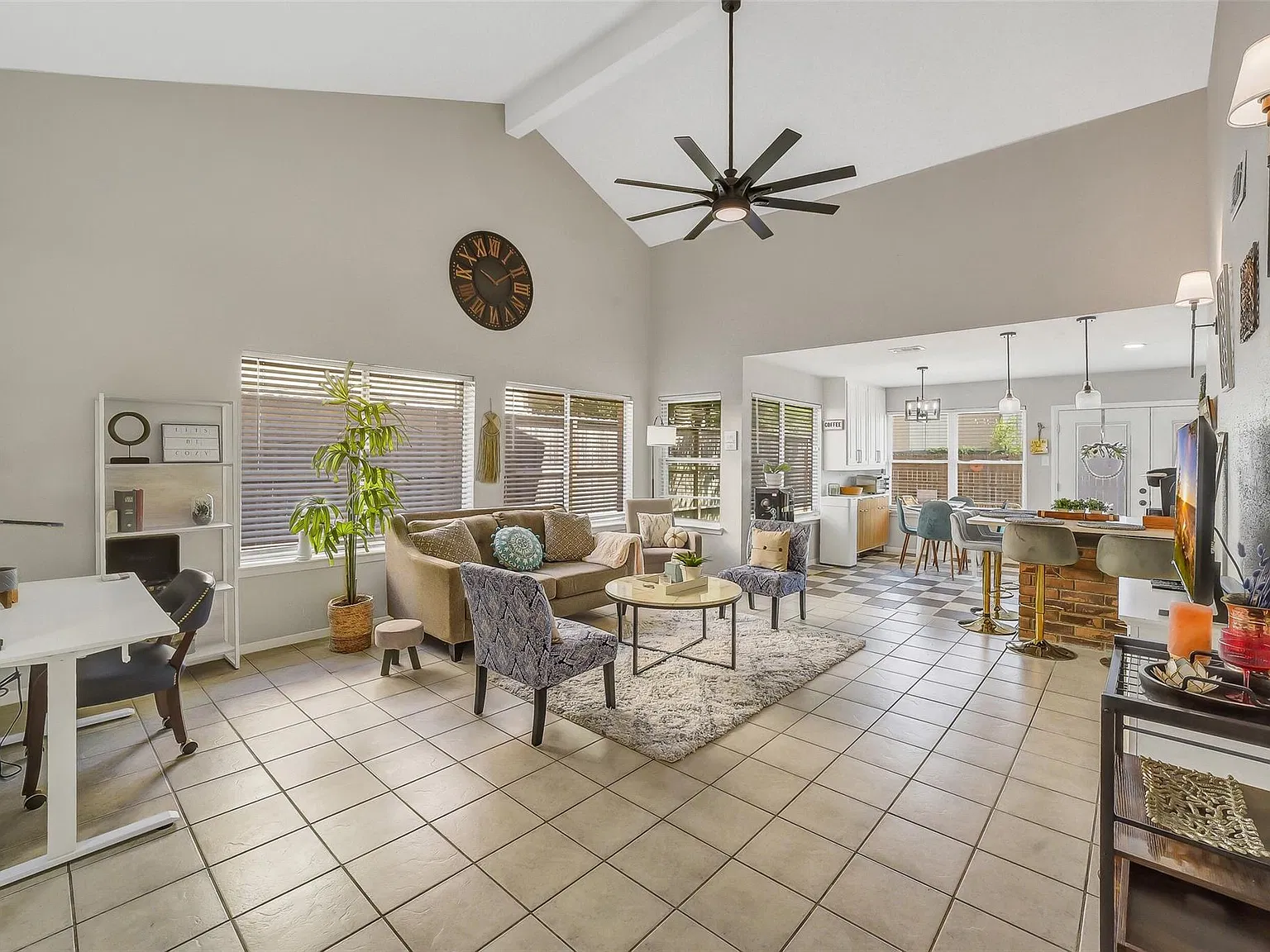 3 bed, 2.0 bath, 1242 sqft, $2,800 — Photo 4