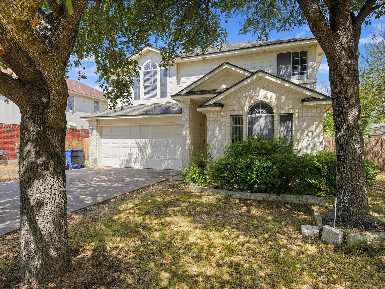 4 bed, 3.0 bath, 1878 sqft, $2,200 — Photo 1