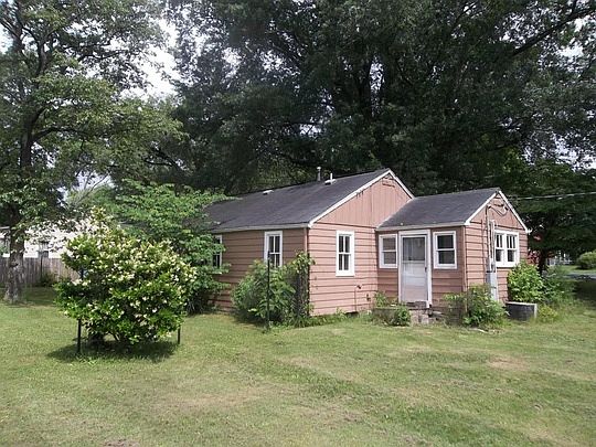 3rd image of 3901 Fairmont Blvd