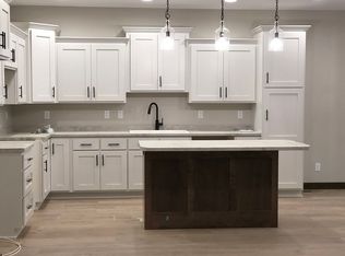 2401 Palisades Ln, Watertown, SD 57201