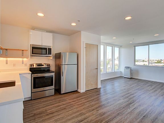 3rd image of 1410 S King St APT 8