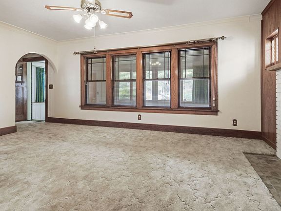 4th image of 1917 W Callender Ave