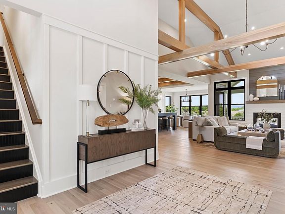 5th image of 1006 Stonehill Ln