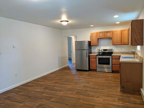 3rd image of 124 Wagner Ave