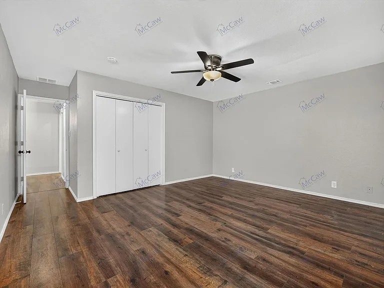 4900 Ledgestone Dr — Photo 17