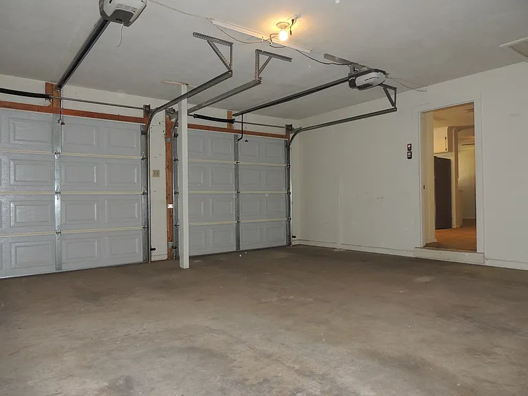 1305 Lawson Ave — Photo 24