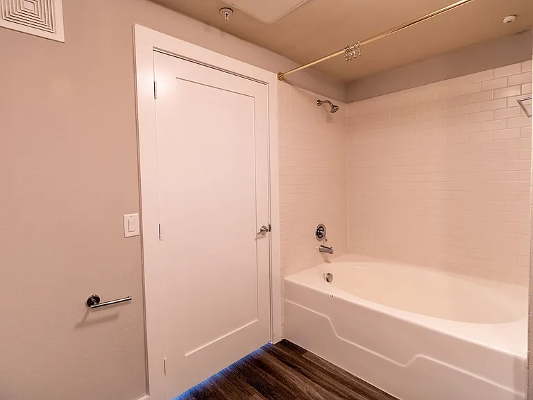3016 Guadalupe St #208 — Photo 19