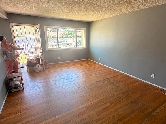 5th image of 9617 Walnut St
