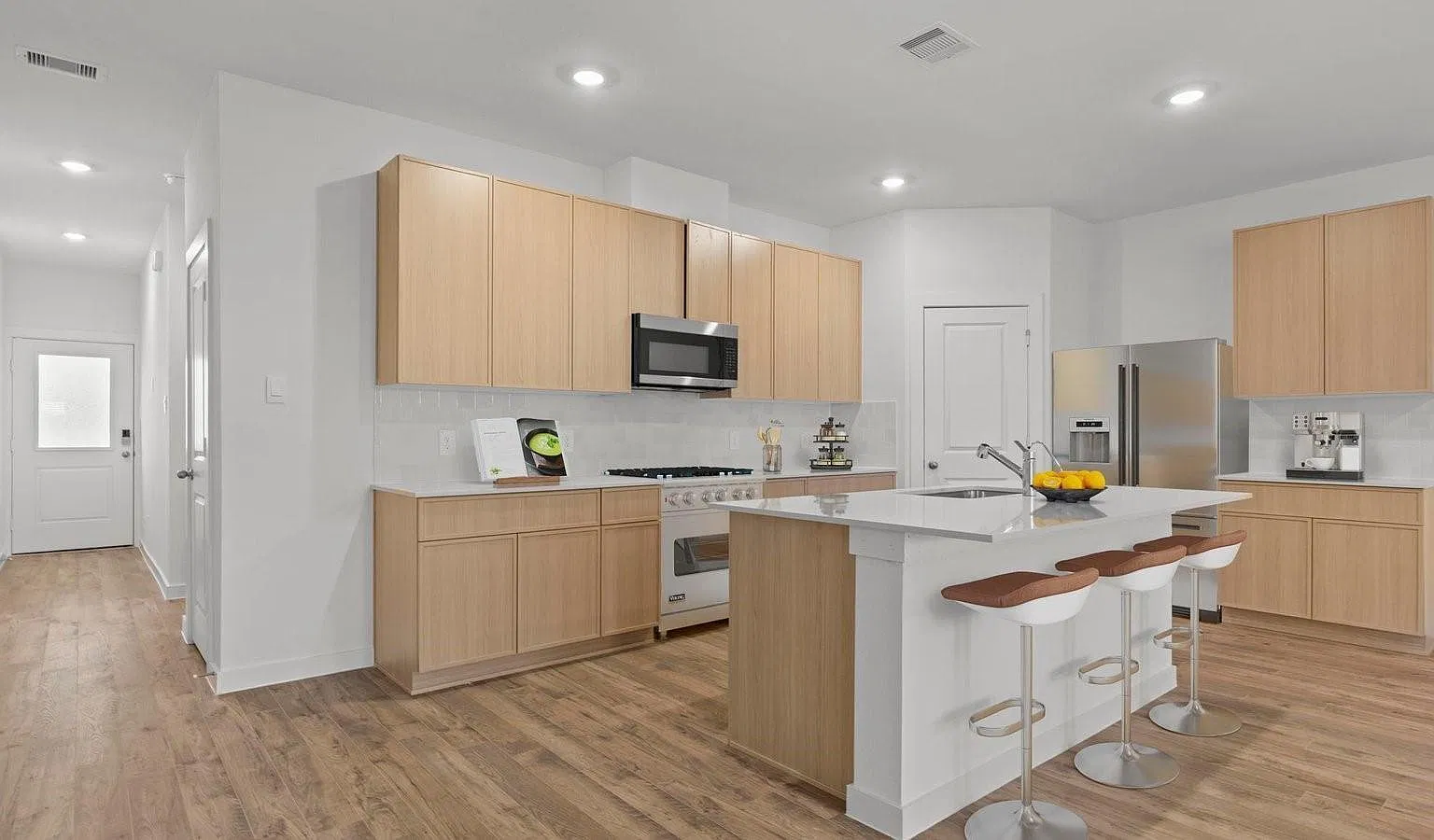 4 bed, 2.5 bath, 2054 sqft, $2,295 — Photo 4