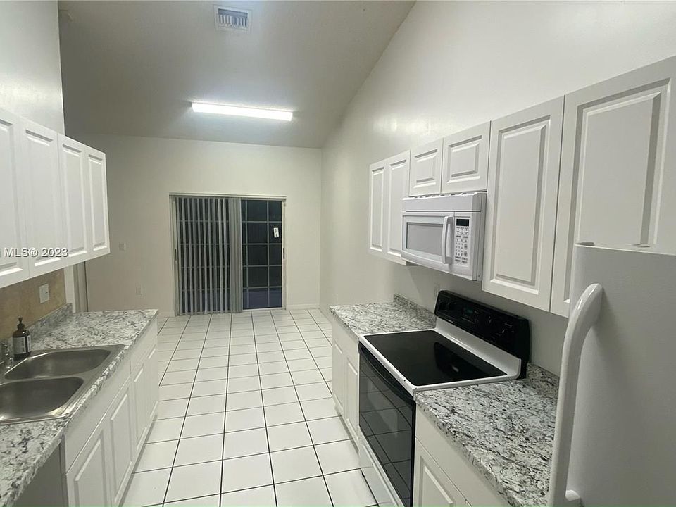 1st image of 21240 NE 9th Ct APT 1