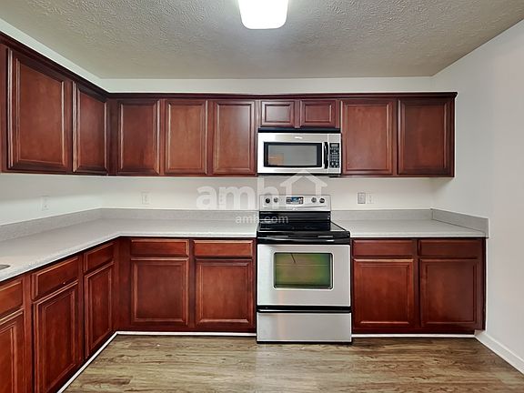 4th image of 617 Creek Oak Dr