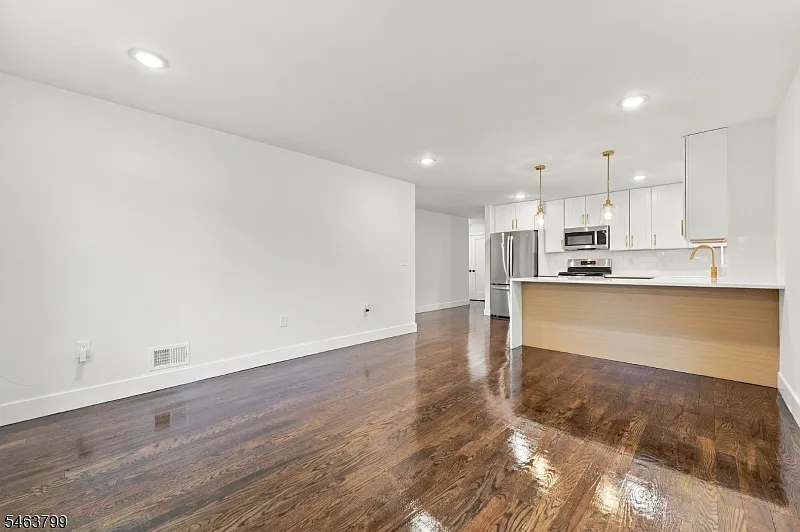 3 bed, 2.0 bath, $3,500 — Photo 4
