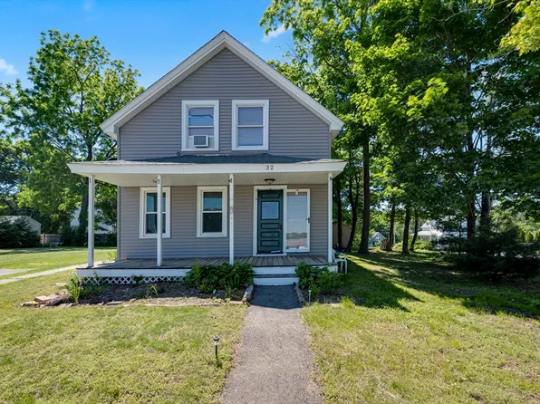 32 Middlesex Ave, Worcester, MA 01604