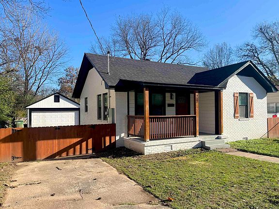 3rd image of 712 Blossom St