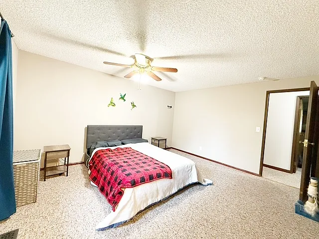 710 Parkway Ct NE — Photo 9