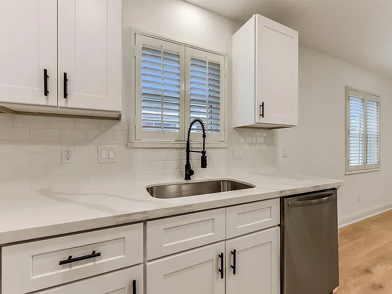 5946 Valkeith Dr — Photo 12