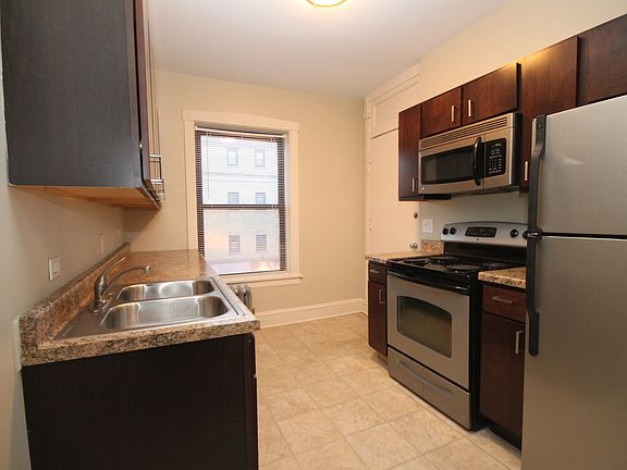5th image of 801 W Cornelia Ave APT 2N