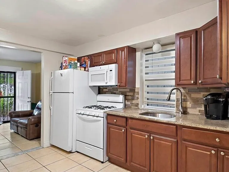 2934 Tenbroeck Ave #1 — Photo 3