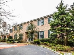 100 Tall Oak Cres, Syosset, NY 11791