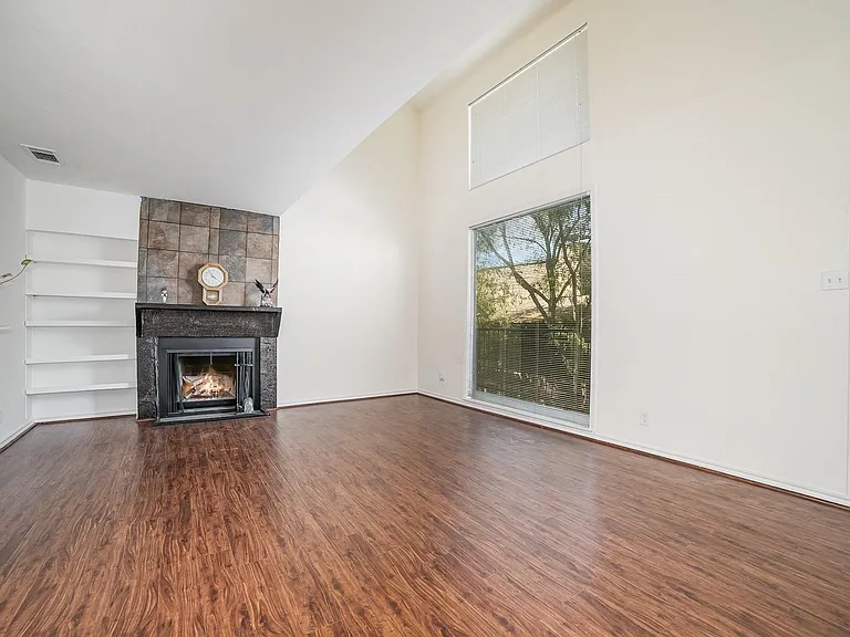 3131 Wycliff Ave — Photo 5