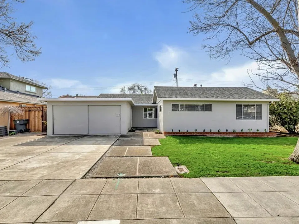 3320 Stockton Pl