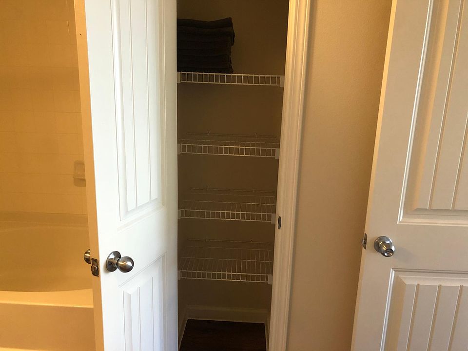 1st image of 600 Oak Hill Ln